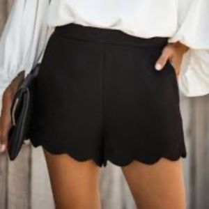 Scalloped shorts with pockets | XS | Black